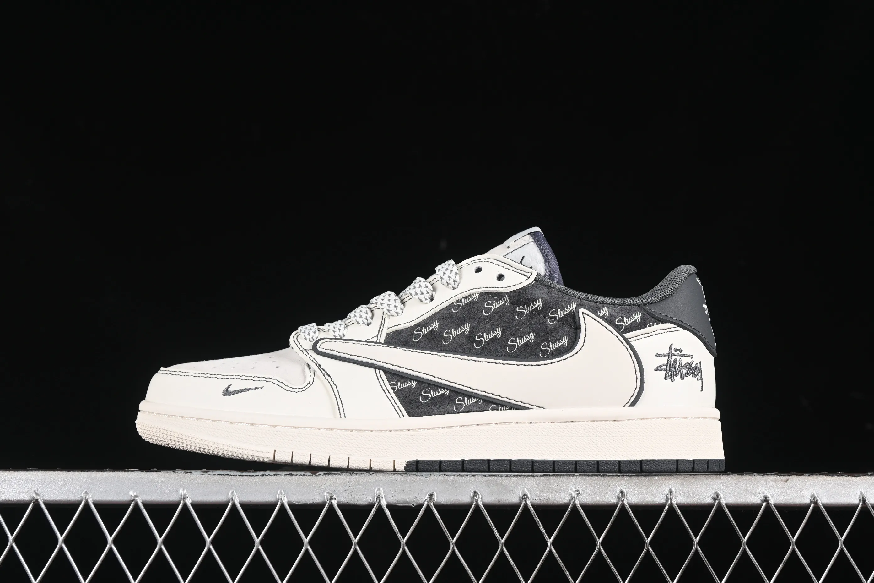 All categories Air Jordan Jordan series basketball shoes Air Jordan 1 Low High-end customized low-top sneakers Travis Scott x Fragment Design x Air Jordan 1 Low OG SP AJ1 Joe 1 Stussi joint-white and black English double spelling Low-top cultural casual sneakers SJ2068-123